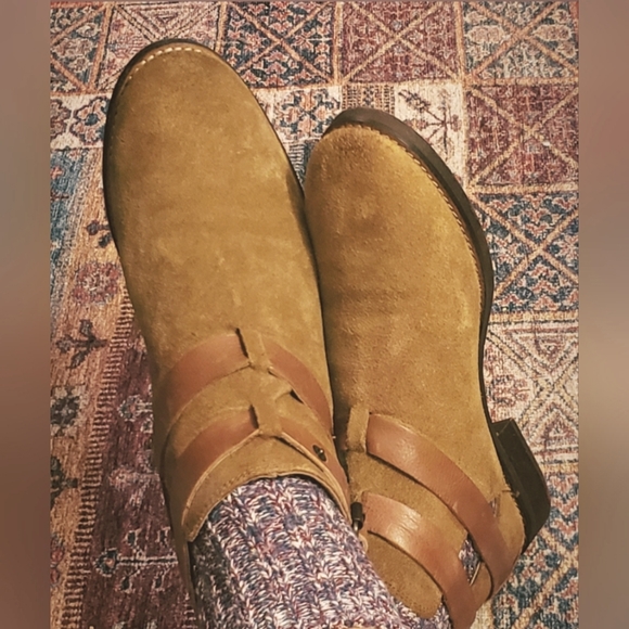 Levi's Nubuck Leather Booties - Picture 4 of 6